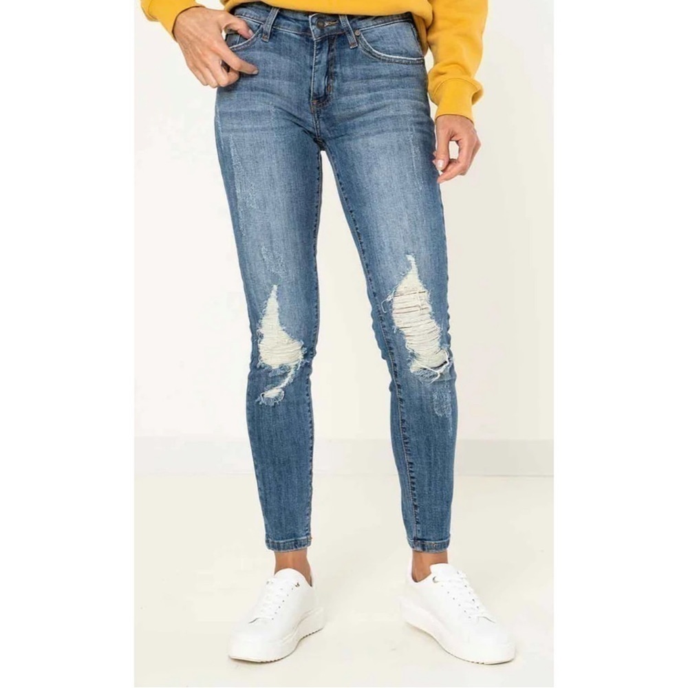 KanCan Women’s Mid Rise Jeans Distressed Ripped Medium Wash Sz 1/24 NWT.